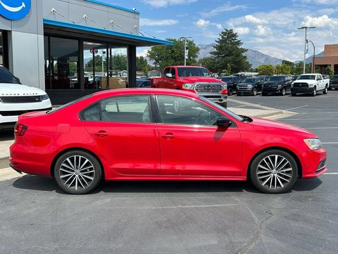 Used 2015 Volkswagen Jetta Sport FWD image 2