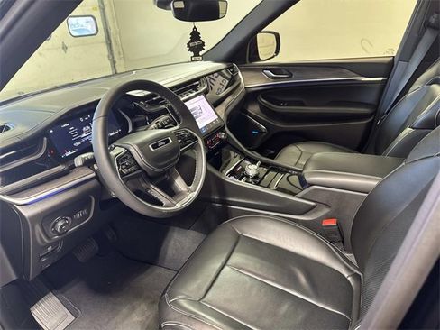 Used 2023 Jeep Grand Cherokee Overland image 5