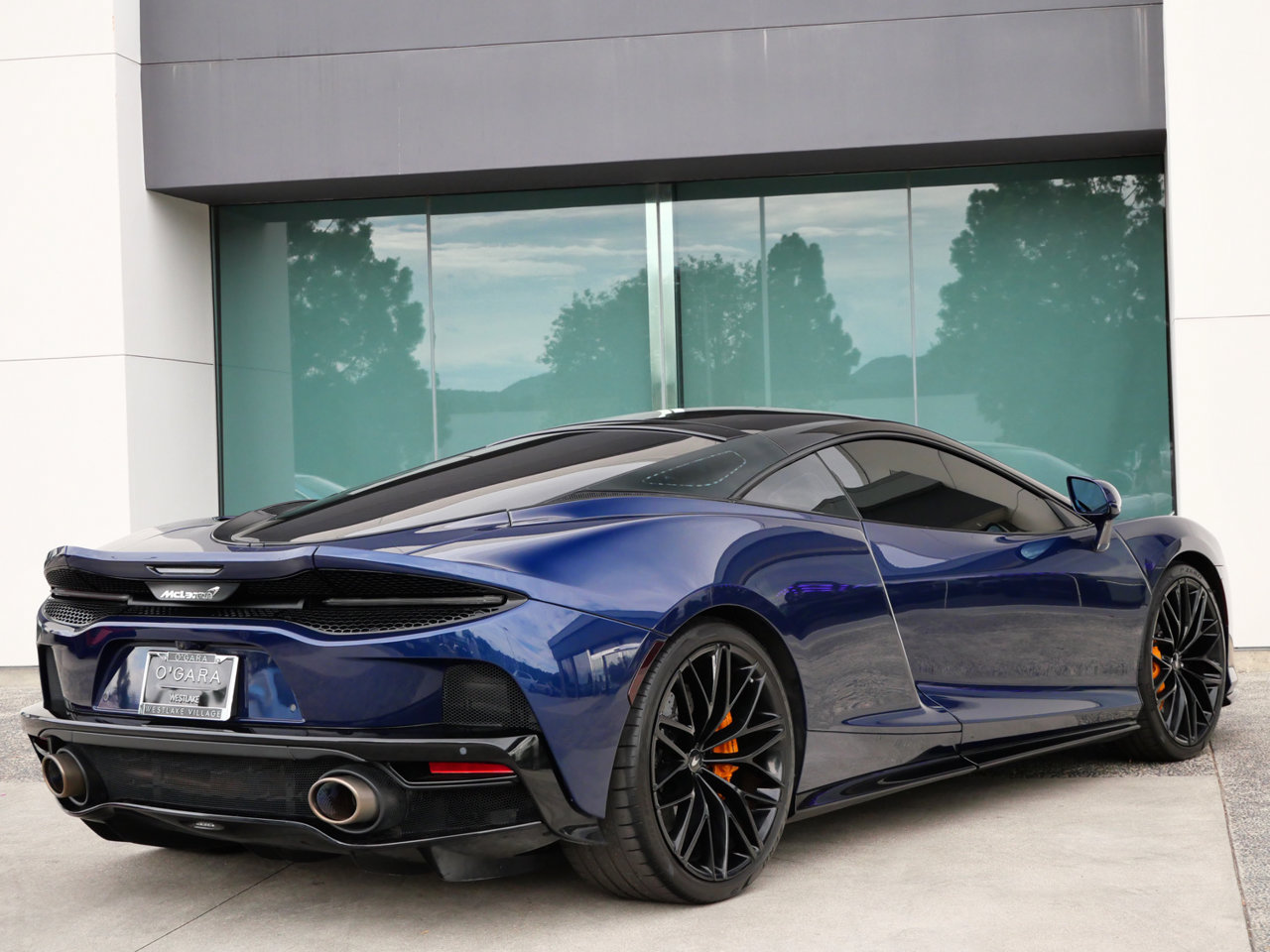 Used 2021 McLaren GT RWD image 4