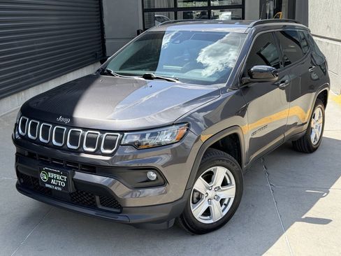 Used 2022 Jeep Compass Latitude AWD/4WD image 2