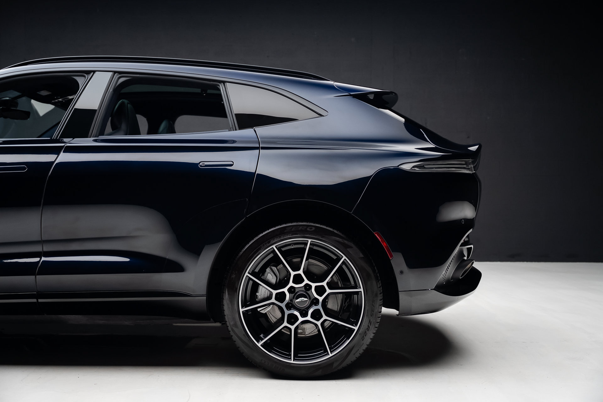 Used 2021 Aston Martin DBX AWD/4WD image 20