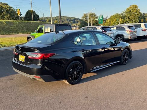 Used 2025 Toyota Camry SE FWD image 4