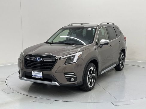 Used 2023 Subaru Forester Touring image 1