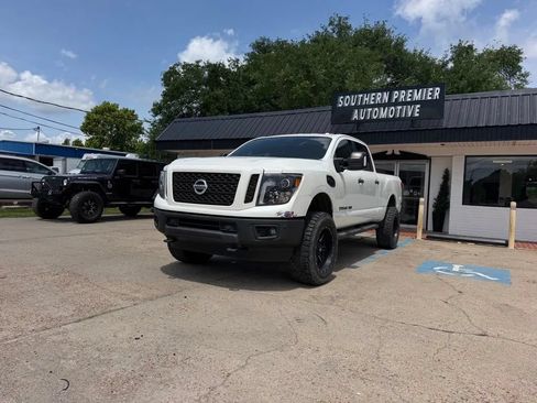 Used 2018 Nissan Titan SV w/ SV Convenience Package AWD/4WD image 1