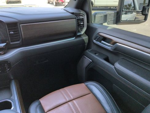 Used 2024 Chevrolet Silverado 2500 High Country w/ Technology Package image 16