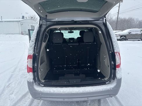 Used 2013 Chrysler Town & Country Touring-L w/ Driver Convenience Group image 24