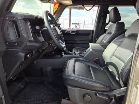 Used 2025 Ford Bronco Badlands w/ Sasquatch Package AWD/4WD image 5