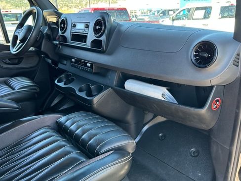 Used 2019 Mercedes-Benz Sprinter 2500 image 6