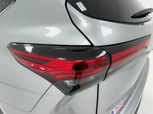Used 2023 Toyota Highlander XLE image 36