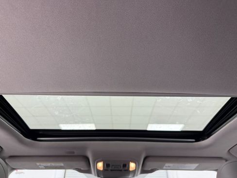 Used 2022 Toyota Highlander XLE image 33