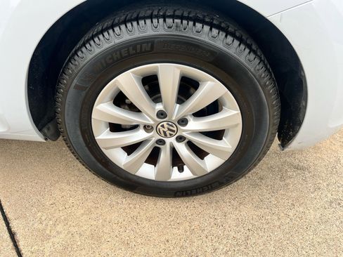 Used 2017 Volkswagen Beetle 1.8T Classic image 8