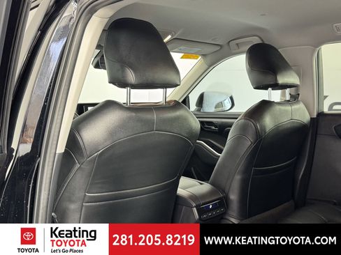 Used 2023 Toyota Highlander LE FWD image 17