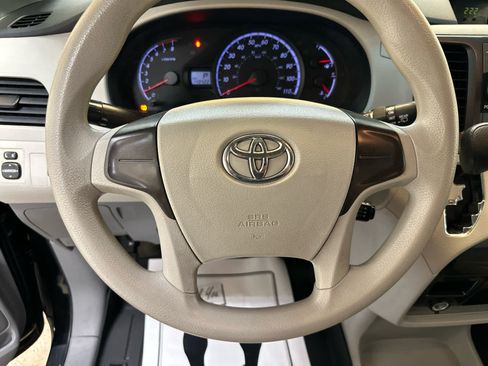 Used 2014 Toyota Sienna L FWD image 7
