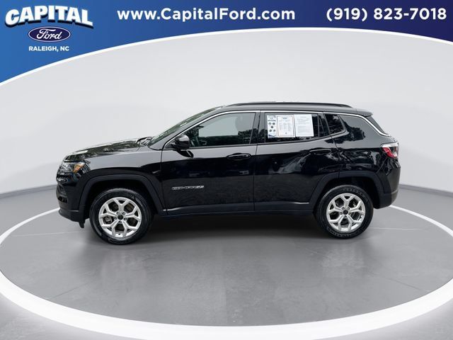 Used 2025 Jeep Compass Latitude AWD/4WD image 5