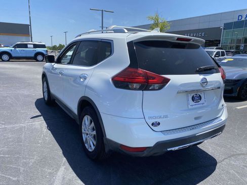 Used 2017 Nissan Rogue SV w/ SV Premium Package FWD image 5