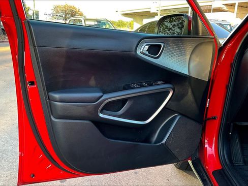 Used 2023 Kia Soul LX image 19