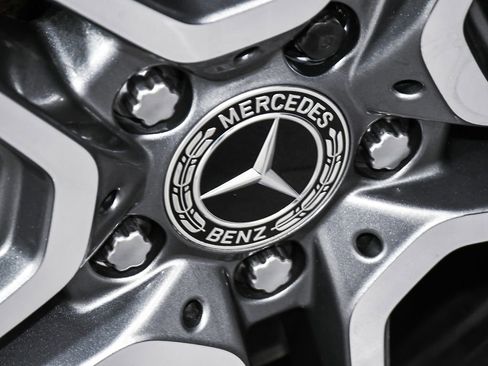 Used 2025 Mercedes-Benz GLE 450e 4MATIC w/ AMG Line Exterior image 93