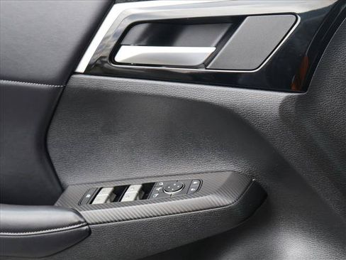 Used 2023 Mitsubishi Outlander SE AWD/4WD image 12