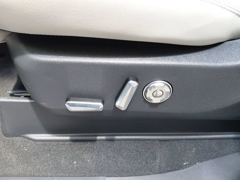New 2026 Lincoln Navigator Premiere AWD/4WD image 14
