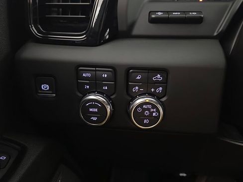 Used 2024 GMC Sierra 1500 AT4 w/ Technology Package image 20