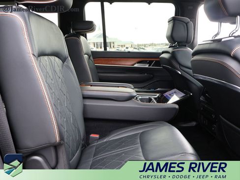 Used 2024 Jeep Grand Wagoneer L Series III AWD/4WD image 12
