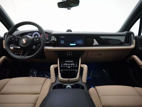 Certified 2025 Porsche Cayenne image 20