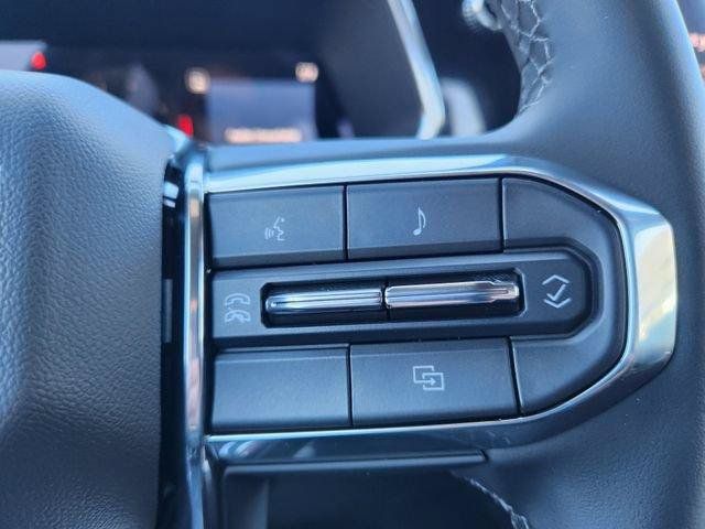 New 2025 GMC Canyon Elevation w/ Technology Package AWD/4WD image 14