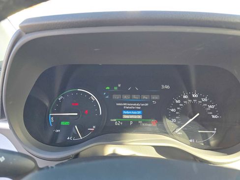 Used 2025 Toyota Sienna XLE image 25