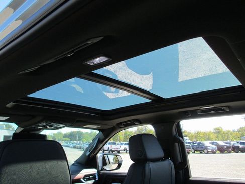 New 2026 GMC Yukon Denali w/ Sun & Power Step Package image 16