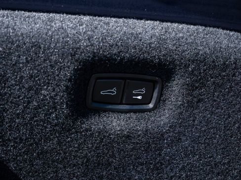 Used 2020 Porsche Taycan Turbo S image 33