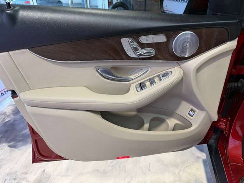 Used 2018 Mercedes-Benz GLC 300 4MATIC w/ Multimedia Package image 35