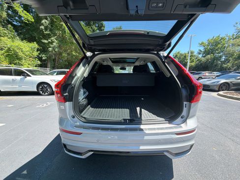 Used 2023 Volvo XC60 B5 Ultimate w/ Climate Package FWD image 24