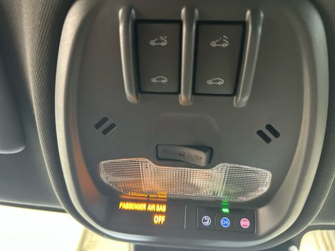 Used 2024 Chevrolet Trax RS w/ Sunroof Package FWD image 7