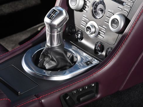 Used 2011 Aston Martin V12 Vantage Coupe RWD image 17