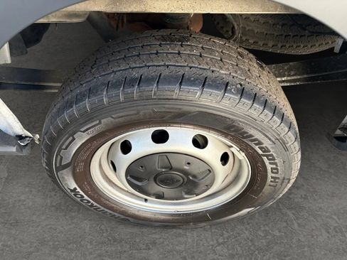 Used 2018 Ford Transit 250 130 Low Roof RWD image 36