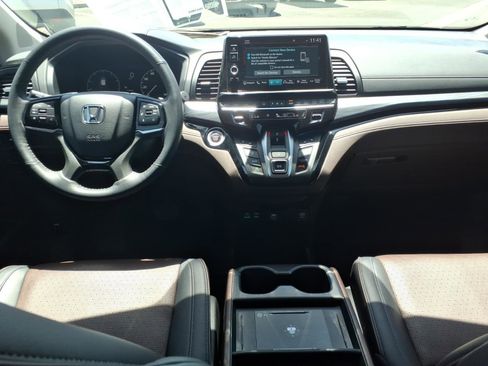 Used 2025 Honda Odyssey Elite image 12
