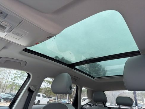 Used 2022 Volkswagen Taos SE image 18