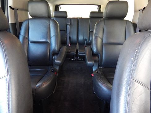 Used 2011 Cadillac Escalade ESV Premium AWD/4WD image 31