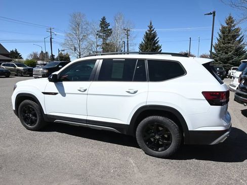 Used 2024 Volkswagen Atlas Peak Edition SE AWD/4WD image 2
