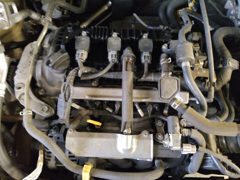 Used 2021 Nissan Versa SR w/ Electronics Package FWD image 30