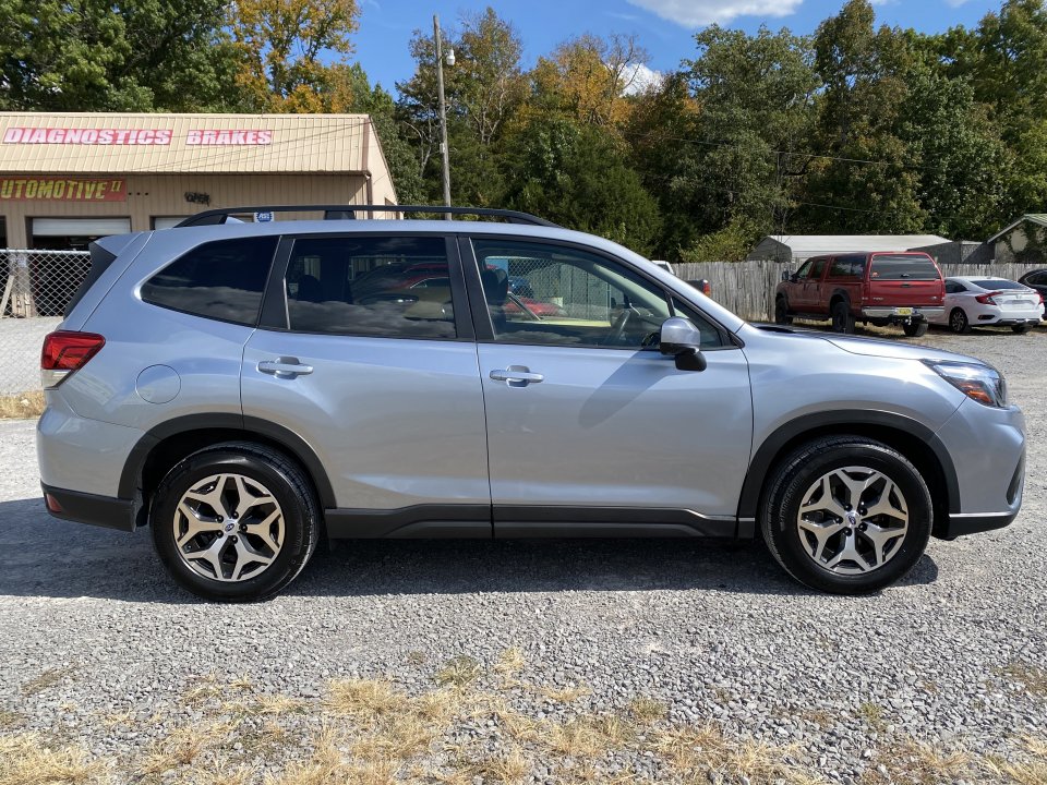Used 2019 Subaru Forester Premium AWD/4WD image 4