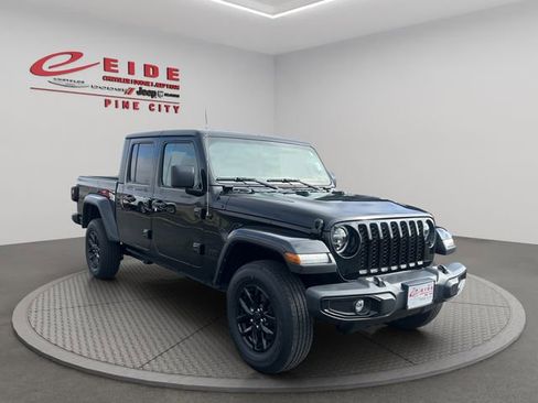 Used 2022 Jeep Gladiator Sport AWD/4WD image 35