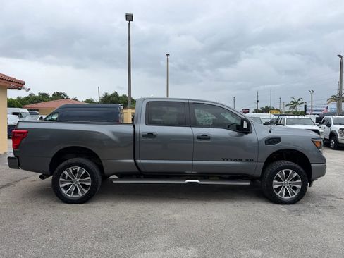 Used 2018 Nissan Titan SV w/ SV Convenience Package AWD/4WD image 6