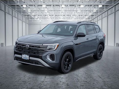 New 2026 Volkswagen Atlas Peak Edition image 9