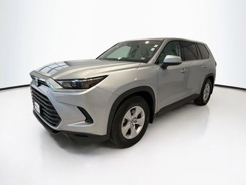 Certified 2025 Toyota Grand Highlander FWD image 3