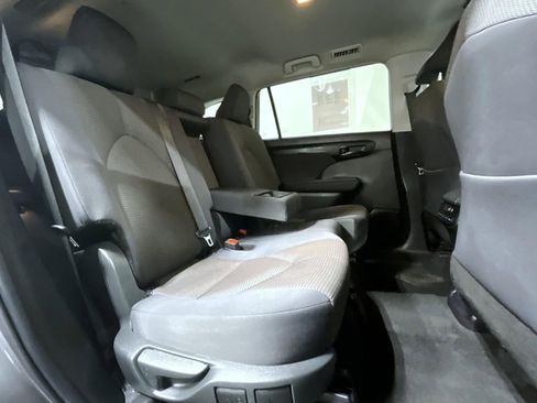 Used 2024 Toyota Highlander LE image 22