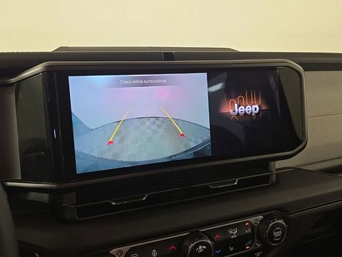 Used 2025 Jeep Wrangler Unlimited Sahara w/ Safety Group AWD/4WD image 20