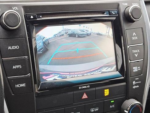 Used 2016 Toyota Camry SE image 9