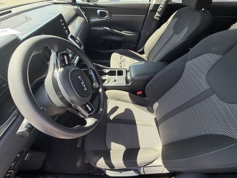Used 2023 Kia Sorento LX FWD image 7