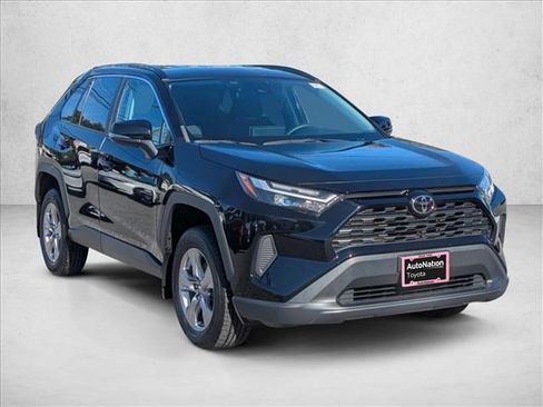 Used 2022 Toyota RAV4 XLE image 1